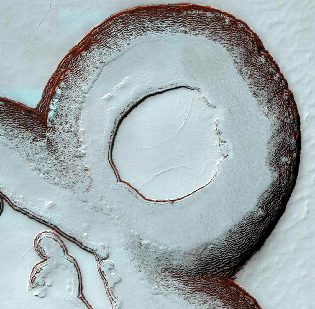Снежный округлый кратер / Mars Reconnaissance Orbiter 