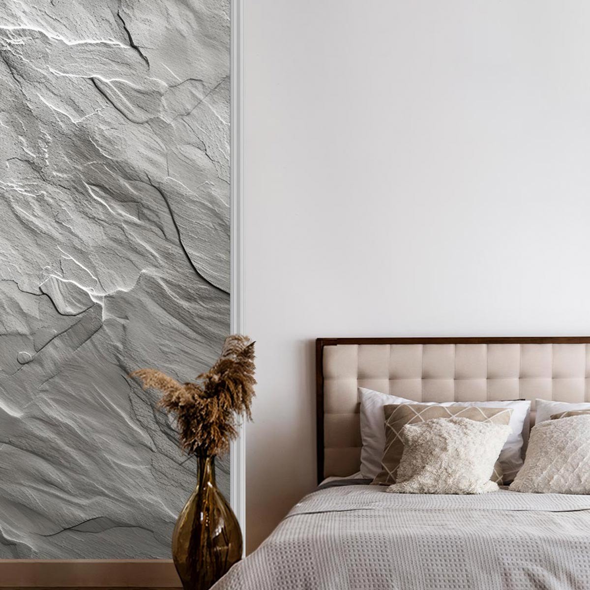 Пример отделки стены спальни флизелиновыми фотообоями VEROL с имитацией дикого камня. Артикул на WB: 259314637.