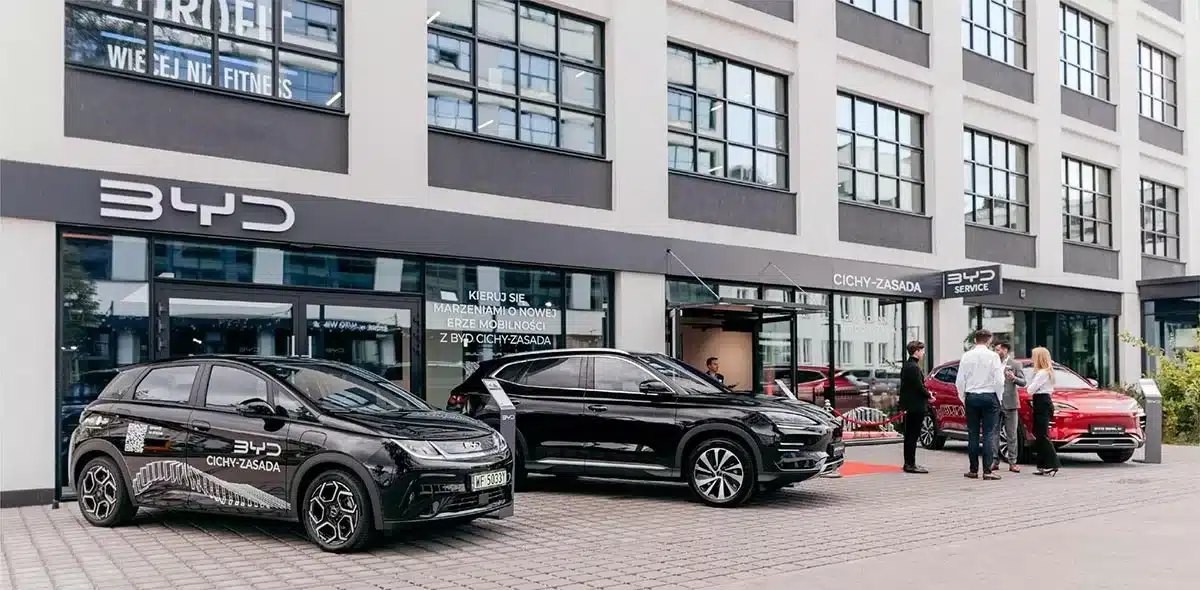 BYD отрывает быстро новые дилершипы в Европе, но на российском рынке компания пока не работает официально