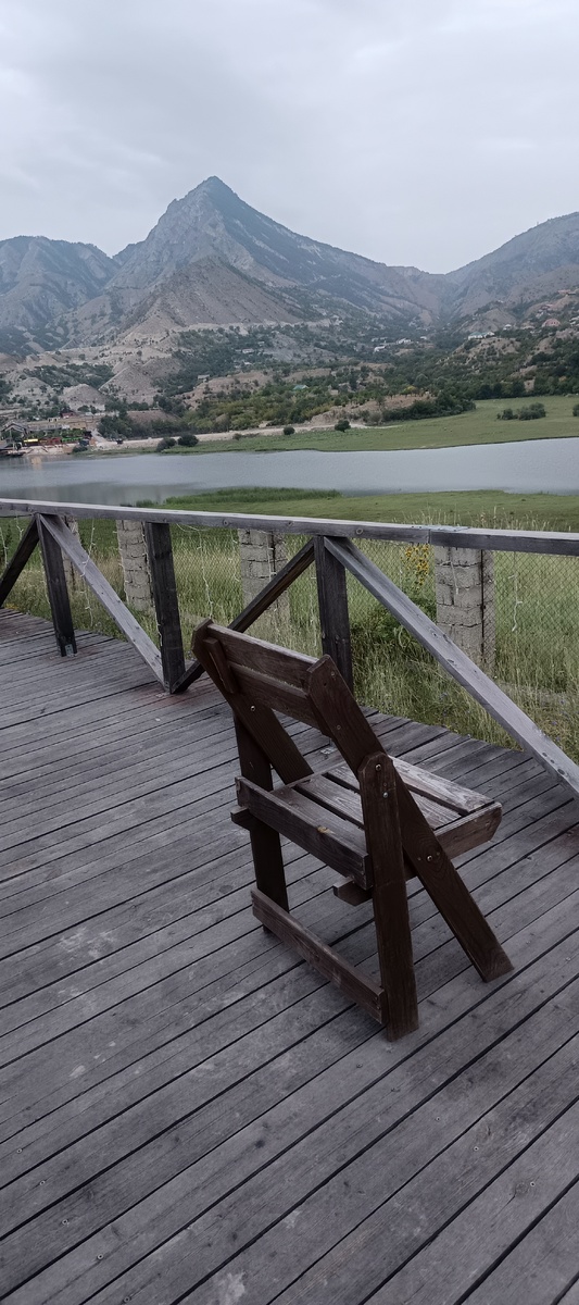 Тут можно сидеть и наслаждаться видом