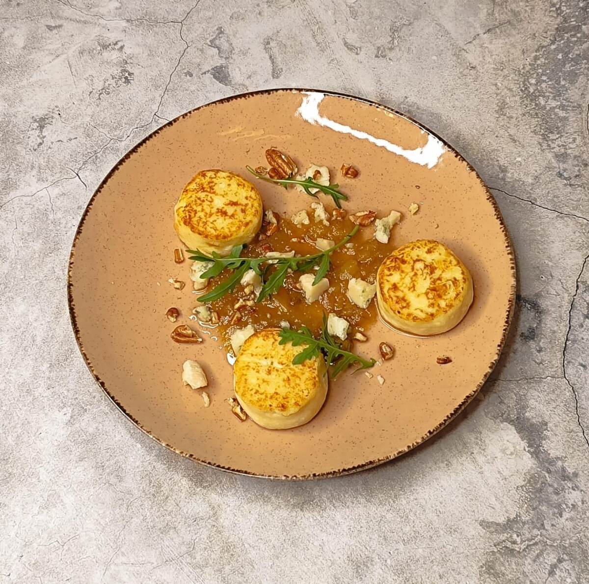 Сырники с грушей и горгонзолой, Porta Rossa 