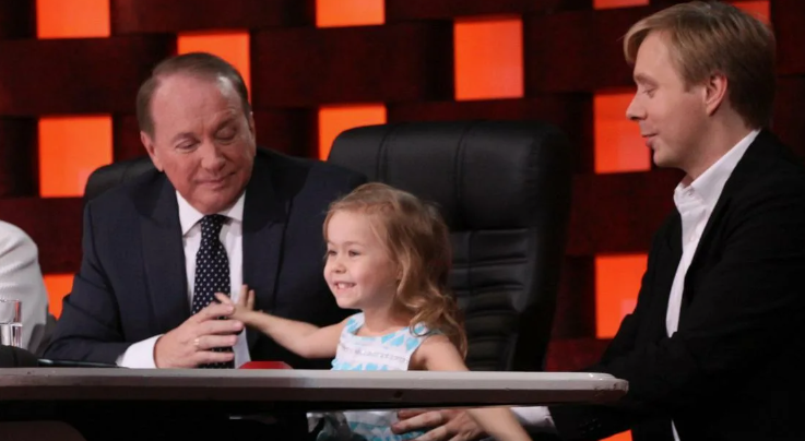 Таисия Маслякова с дедушкой и отцом. Фото: Первый канал