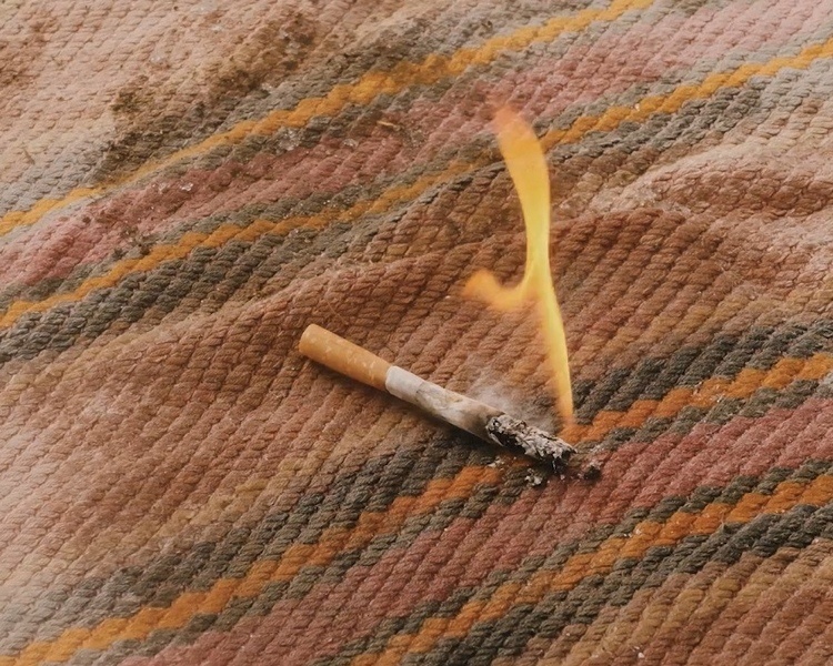     Курянам напомнили правила безопасности при курении