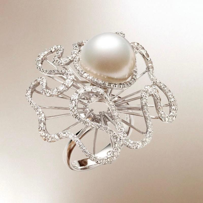 Кольцо Utopia Drappeggio из белого золота с бриллиантами и жемчугом