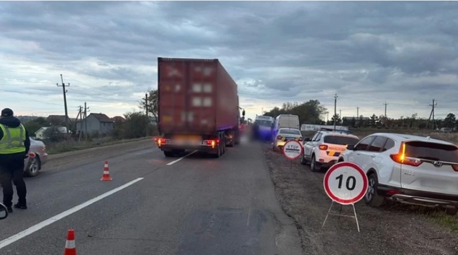    В Одесской области грузовик насмерть сбил двух военных на блокпосту