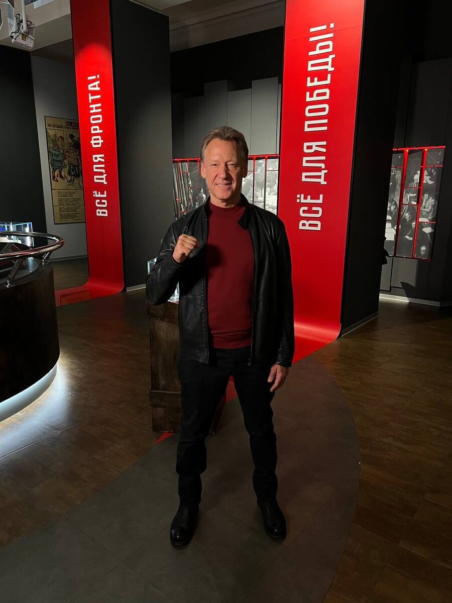    Дмитрий Харатьян