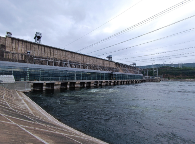 Первая ГЭС на Енисее - Красноярская. Эта станция красуется на 10-рублёвой купюре. Фото Андрея Мужщинского