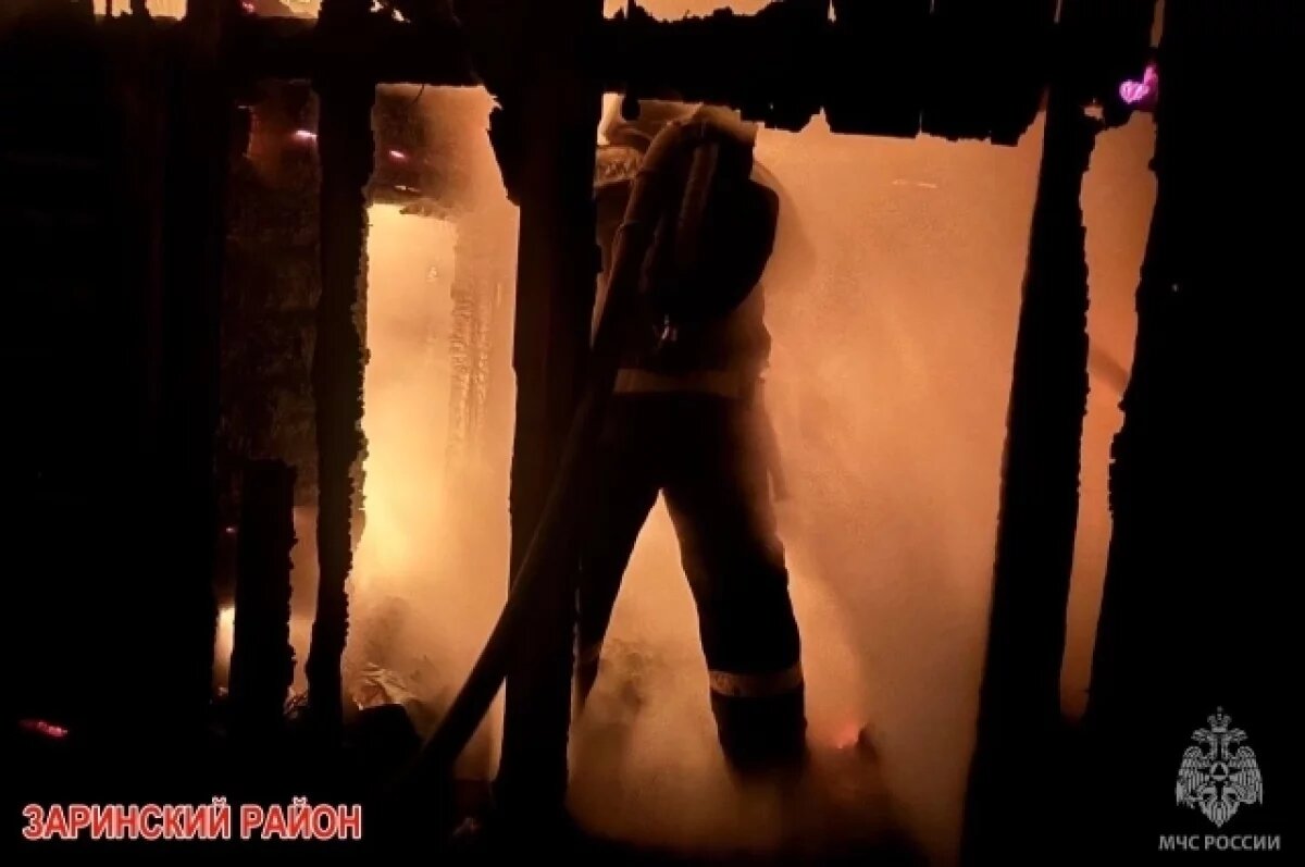    В Калининграде ночью сгорело здание на улице Черноморской