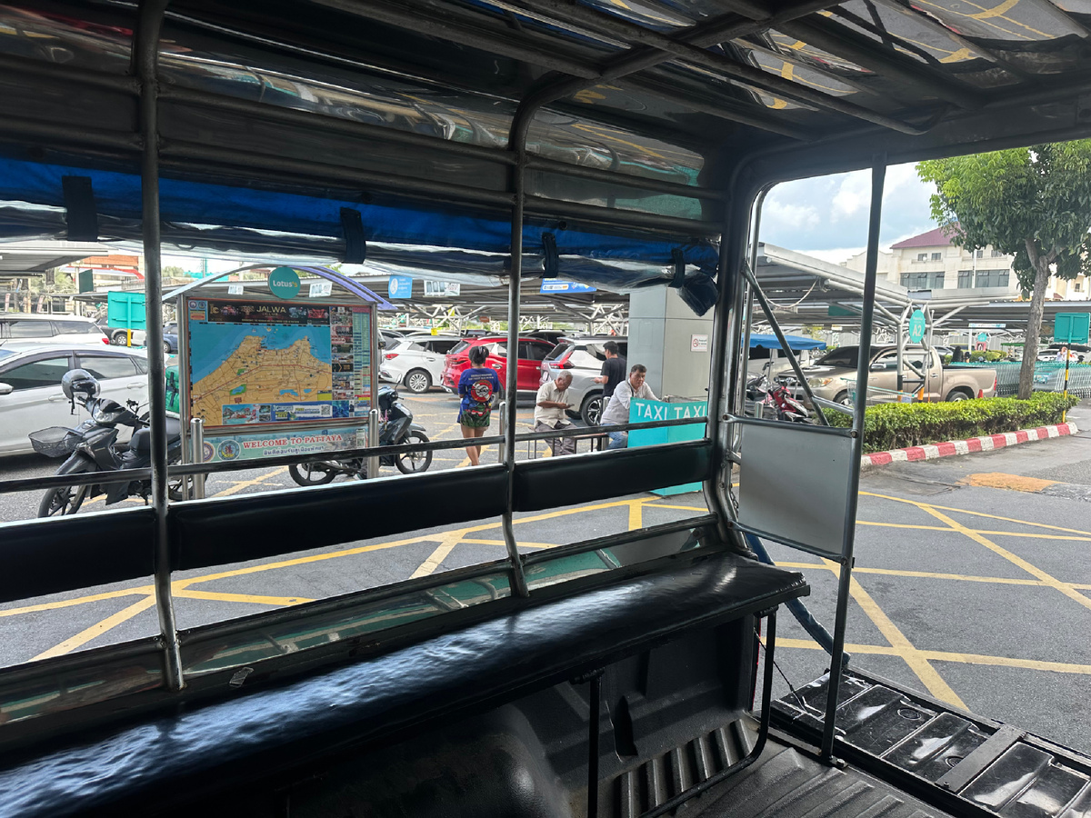 Едем на бесплатном Тук-Туке в Теско Лотус за покупками.