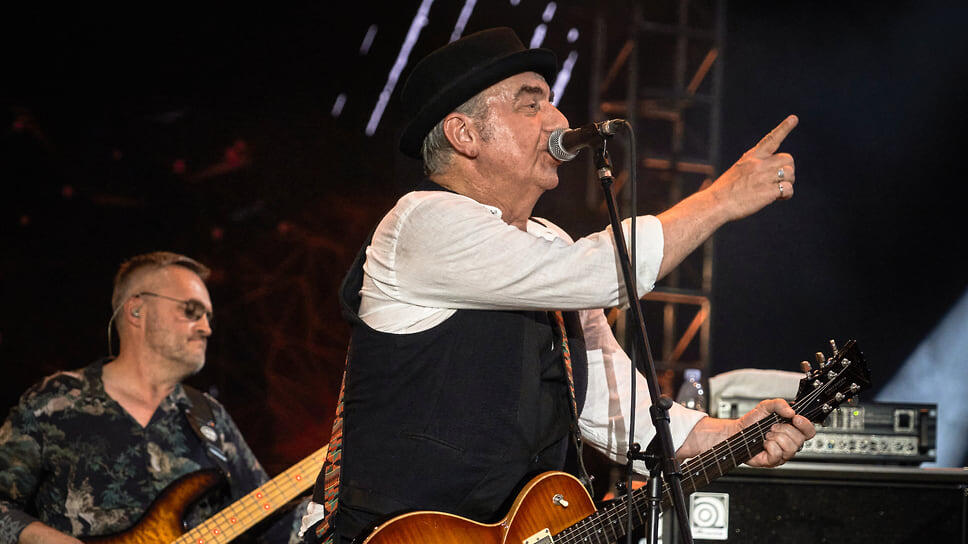 Лидер группы "Чайф" Владимир Шахрин во время выступления.📷Фото: Андрей Бородулин / Коммерсантъ