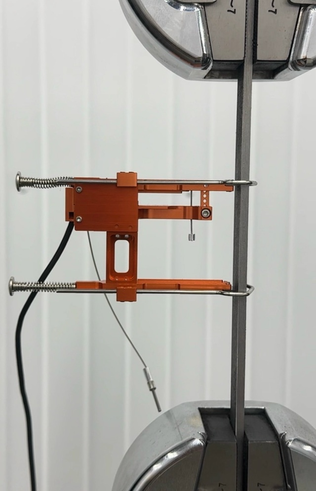 Подключение контактного экстензометра к машине ЭВО-М50