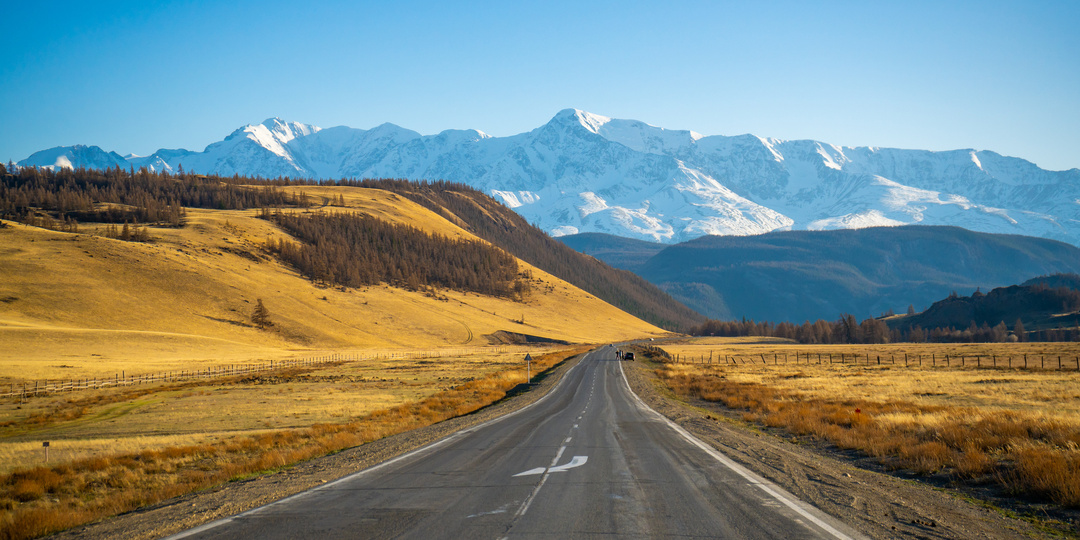 Топ-5 самых красивых дорог России: где путь важнее цели