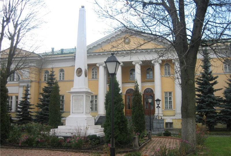 Где Пётр I ковал железо, блистала графиня с мандолиной, родился главный институт Востока или что скрывает усадьба, где учился Станиславский