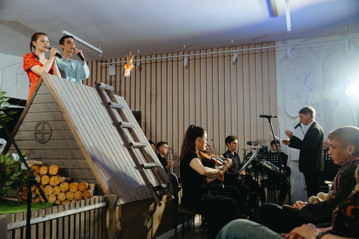    В Арзамасском музыкальном колледже состоялась премьера спектакля «Простое человеческое» по произведениям Аркадия Гайдара