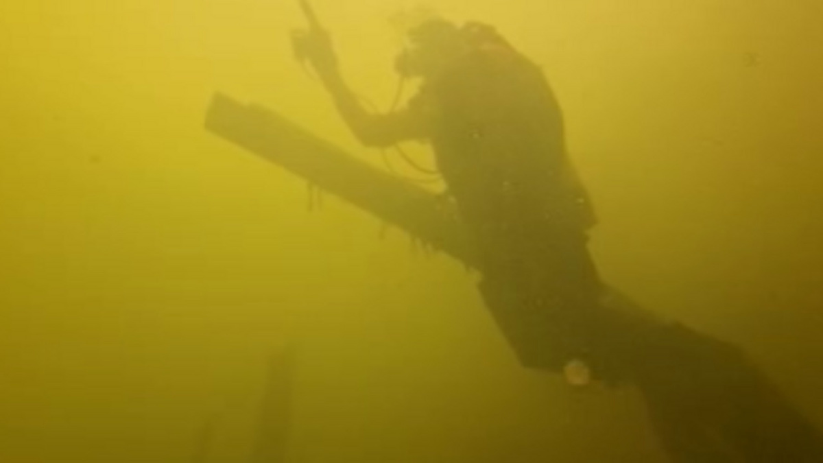    Курские дайверы углубились в изучение затопленных графских развалин