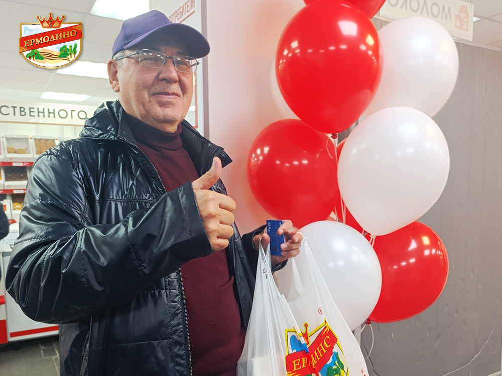 Покупатель в магазине на Нижегородской улице