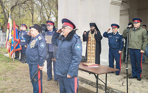 Звучит гимн Всевеликого войска Донского. / ФОТО Алексея Маркова Администратор  📷
