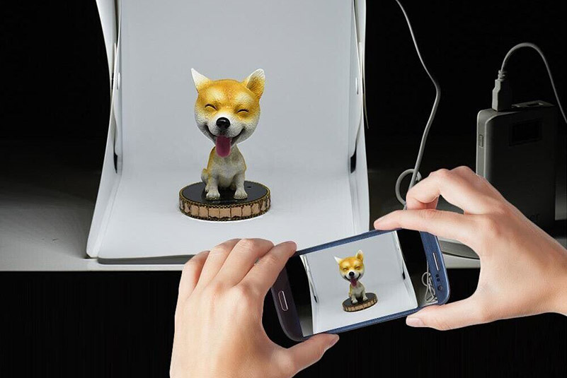 Внешне лайткуб выглядит как коробка, в которую помещается предмет для фотографирования / Фото: unsplash.com