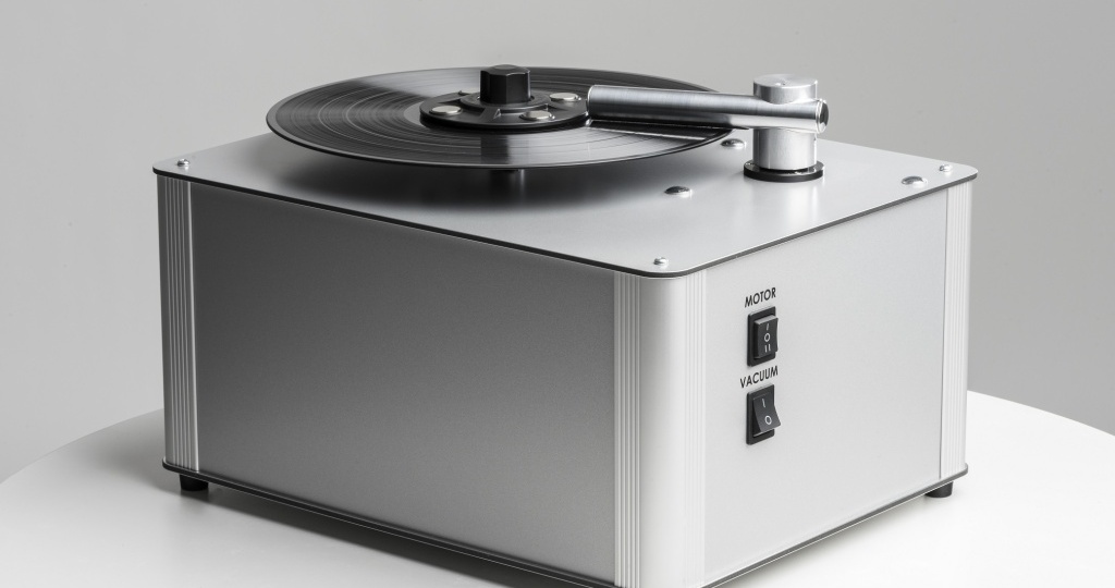 Чистота без хлопот: современный взгляд на уход за винилом