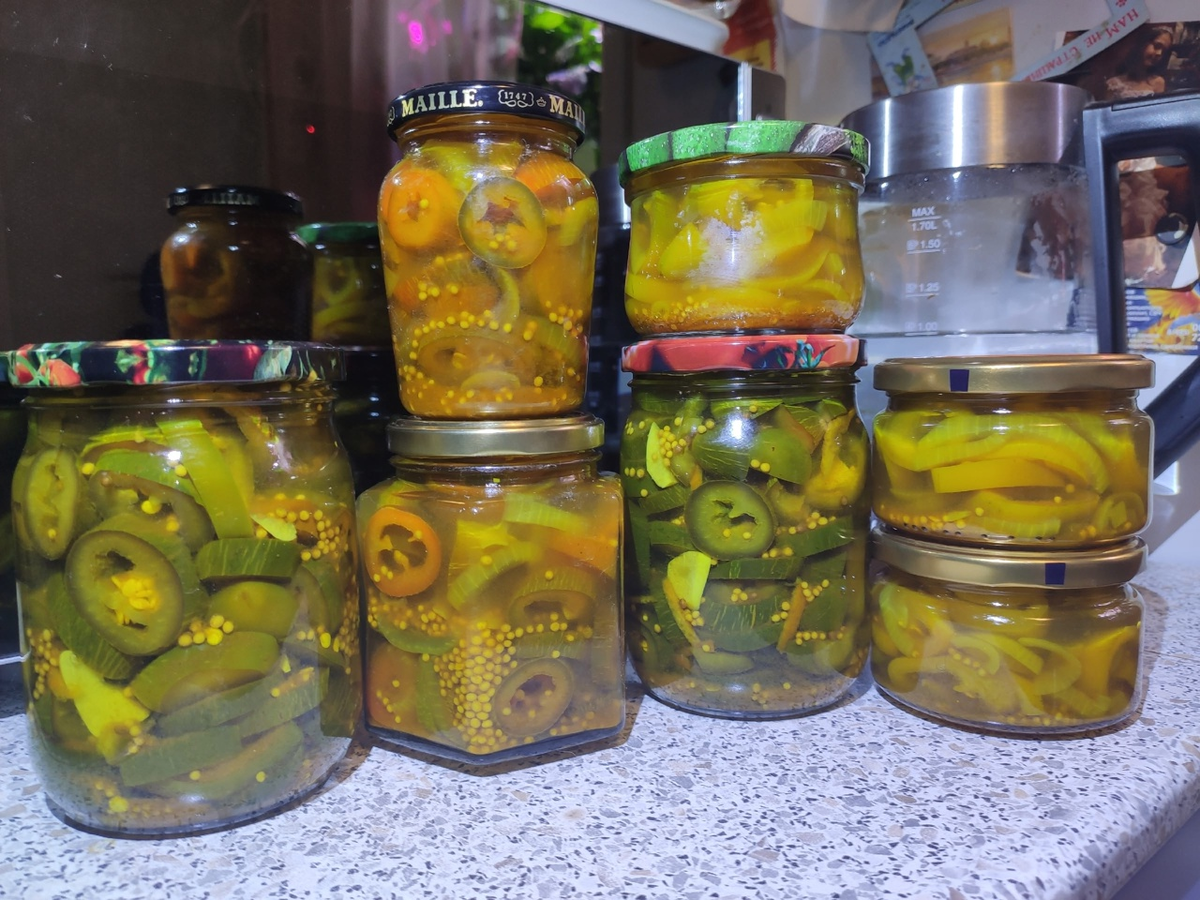 Халапеньосы - как бургерные огурчики.