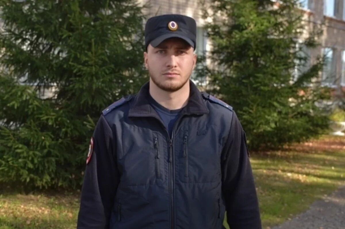    В Прикамье полицейский спас из горящего дома женщину и задержал поджигателя