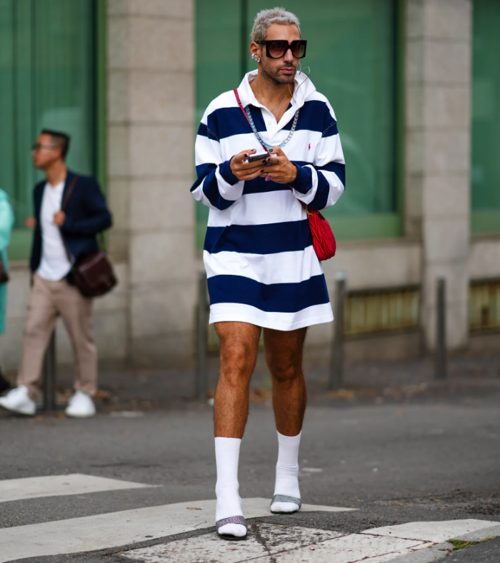 Даже мальчики прониклись возможностями этого платья :)