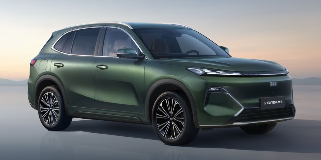 Амбиции Geely EX5 EM-i на российском рынке, будущее гибридного кроссовера