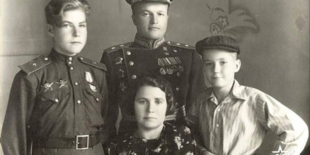 Отец и сын Каманины в боях с фашизмом