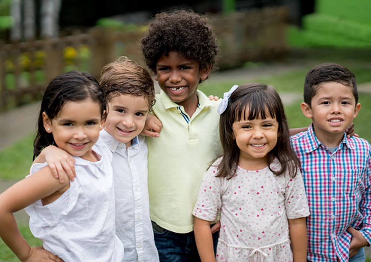 "Как упаковать и перевезти детские вещи в Колумбию? Узнайте, что необходимо для перевозки одежды, игрушек, мебели и медикаментов, а также о таможенных правилах."