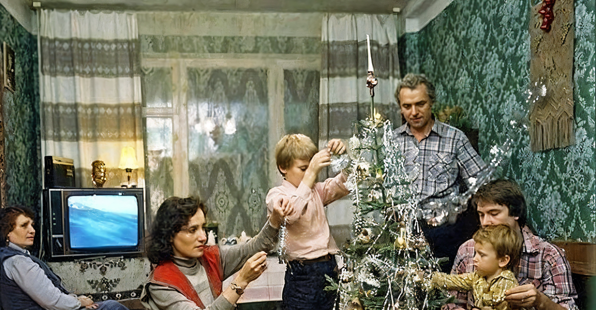 Ёлка в хрущёвке: гирлянды, игрушки – слёзы счастья под ней!