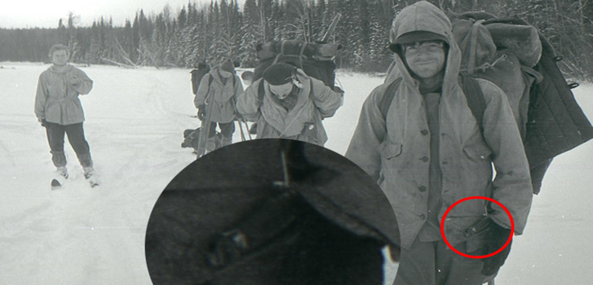        Фото 1. Из открытых источников. Очень похоже на кобуру пистолета Марголина. На деревьях лежит снег на передаче у малахова упомнались найденные  у кедра  малокалиберные патроны 