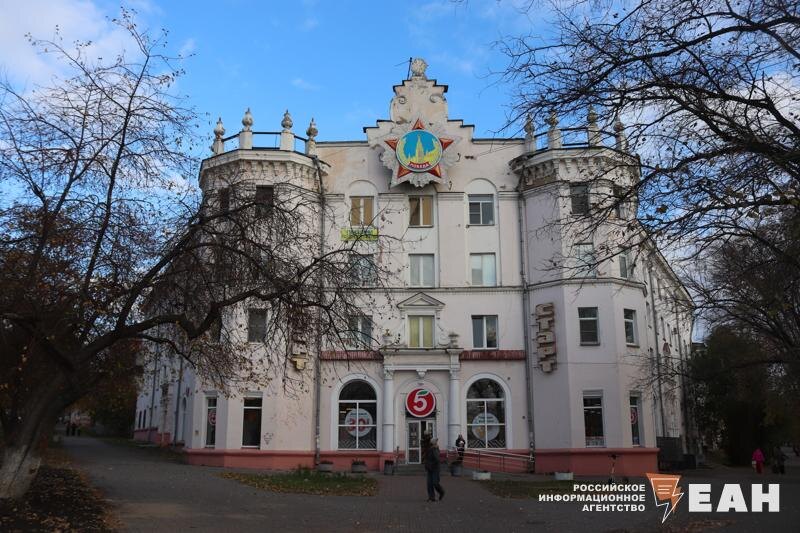    Здание бывшего магазина «Старт» на Шоссе Металлургов