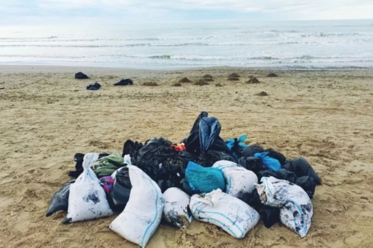    В Анапе с временной площадки вывезли 162 т замазученнного песка