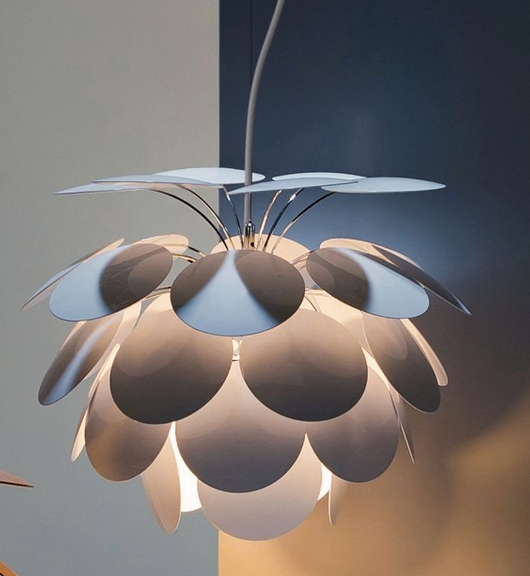 Подвесной светильник DISCOCO, Marset , Испания -2шт.Размеры: 68 см * H=52 см, материалы: ABS эмаль.  У Marset есть одна культовая лампа, то это Discocó. 
Качество и комфорт, обеспечивающие дизайн, не имеют себе равных.
