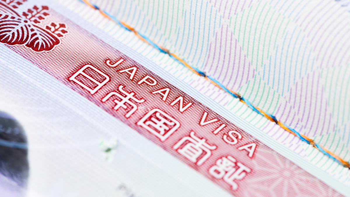     Фото: alice-photo/Shutterstock/FOTODOM В ответ на стремительный рост туристического потока из России Япония планирует открыть на территории РФ специализированные визовые центры