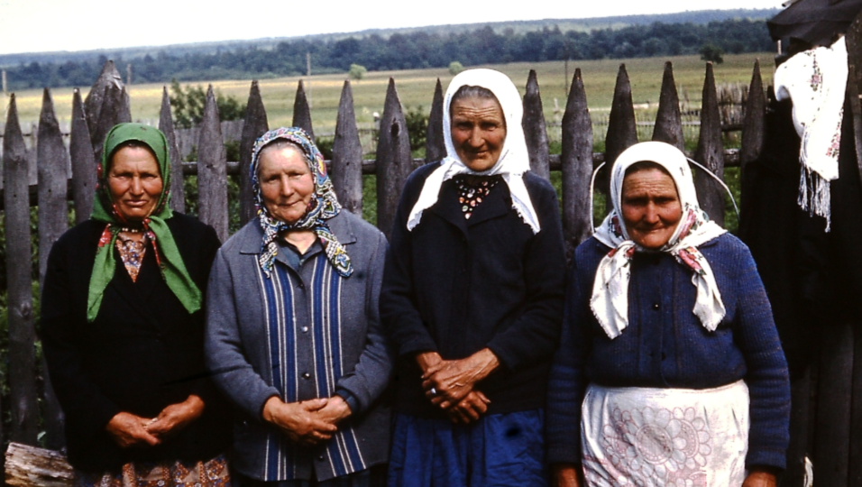 Без паспортов и пенсий. Как живут женщины староверы в Курских деревнях