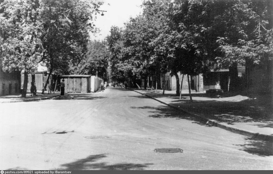 Угол Щипка и Большой Пионерской, 1959 – 1960 г. Фотографию предоставил главный архитектор Центра историко-градостроительных исследований (ЦИГИ) Борис Евгеньевич Пастернак. Автор: В.В. Молчанов. Источник: Архив ЦИГИ.