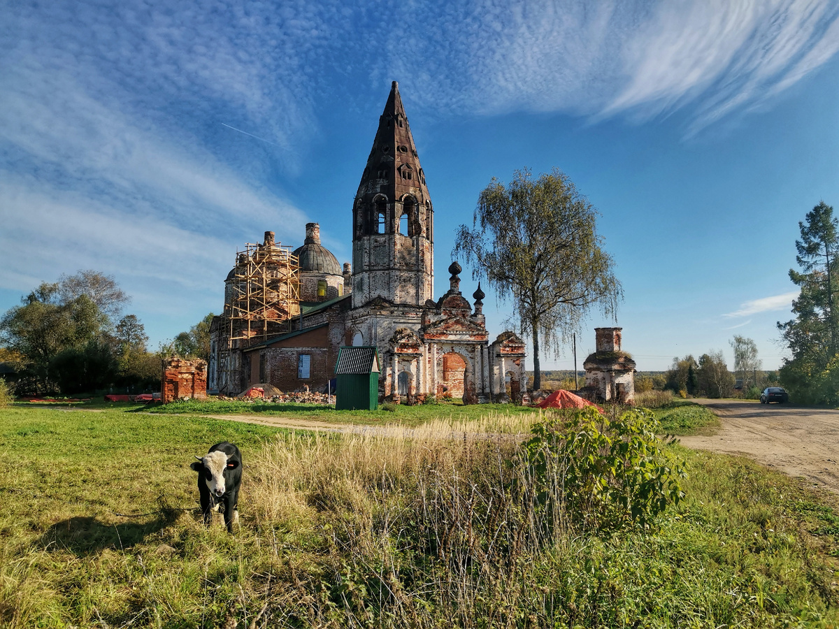 Остров, Воскресенская церковь