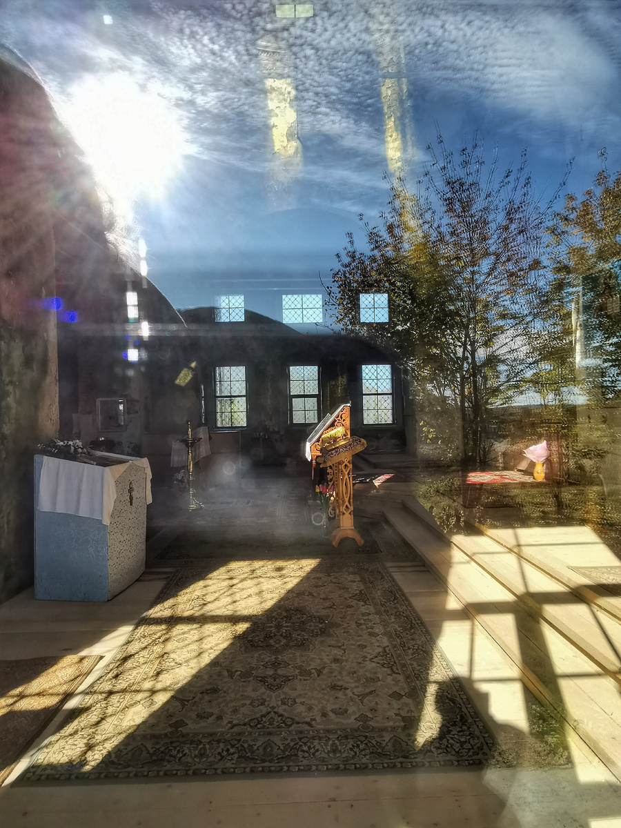 Остров, Воскресенская церковь