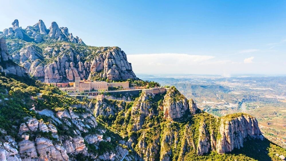   Горы Монсеррат. Фото: LALS STOCK/Shutterstock/Fotodom