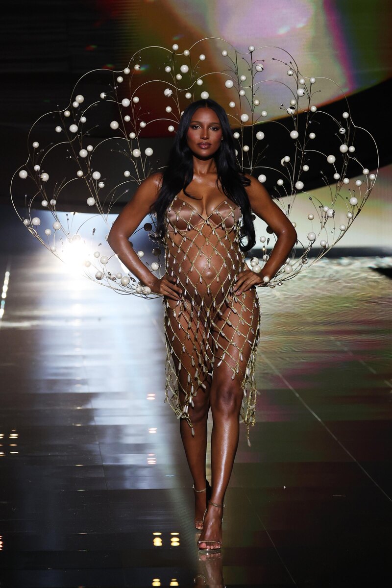 Фото: Жасмин Тукс шоу Victoria’s Secret 2025