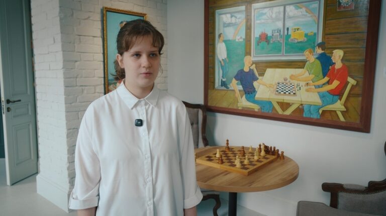    Шахматистка Анна Шухман приоткрыла загадку картины оренбургского художника Оренбуржье