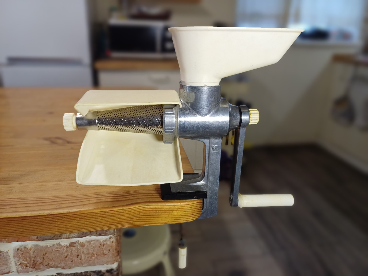 Моя ручная соковыжималка производство СССР. фото автора