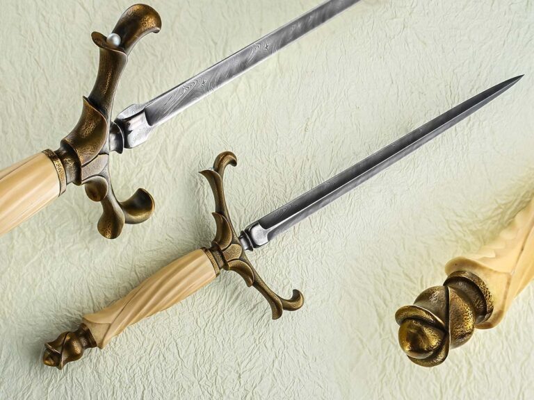 Каждая линия важна. Кинжал Эндрю Мирса с симметричным профилем и остротой воплощает силу и красоту.