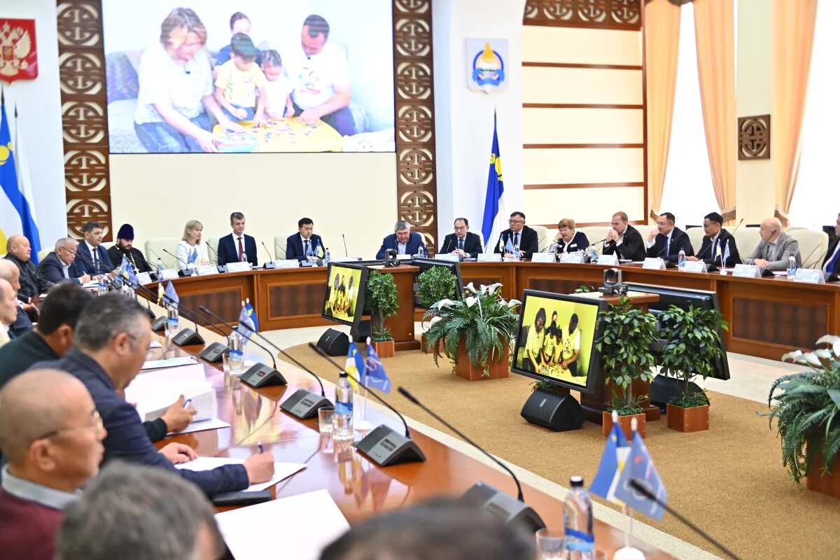    50 многодетных отцов наградили за достойное воспитание детей в Бурятии