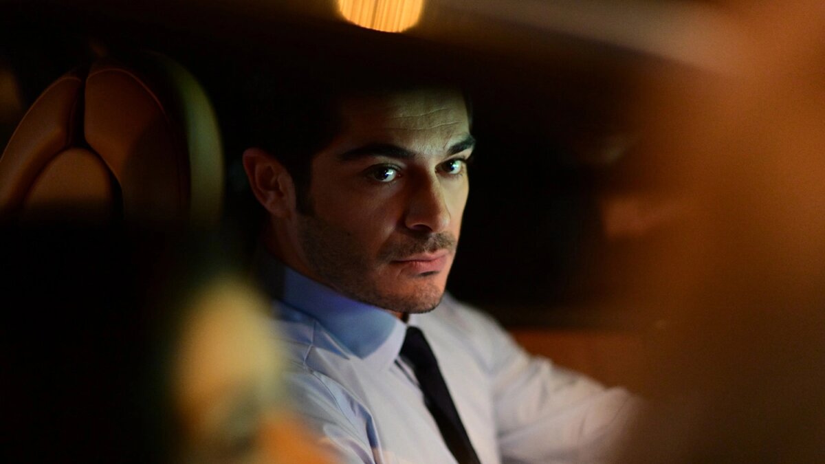 кадр из сериала «Совершенно другой»