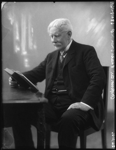 Сэр Чарльз Уильям Чедвик Оман (1860 - 1946) (фото с сайта Военная история Сан-Себастьяна)