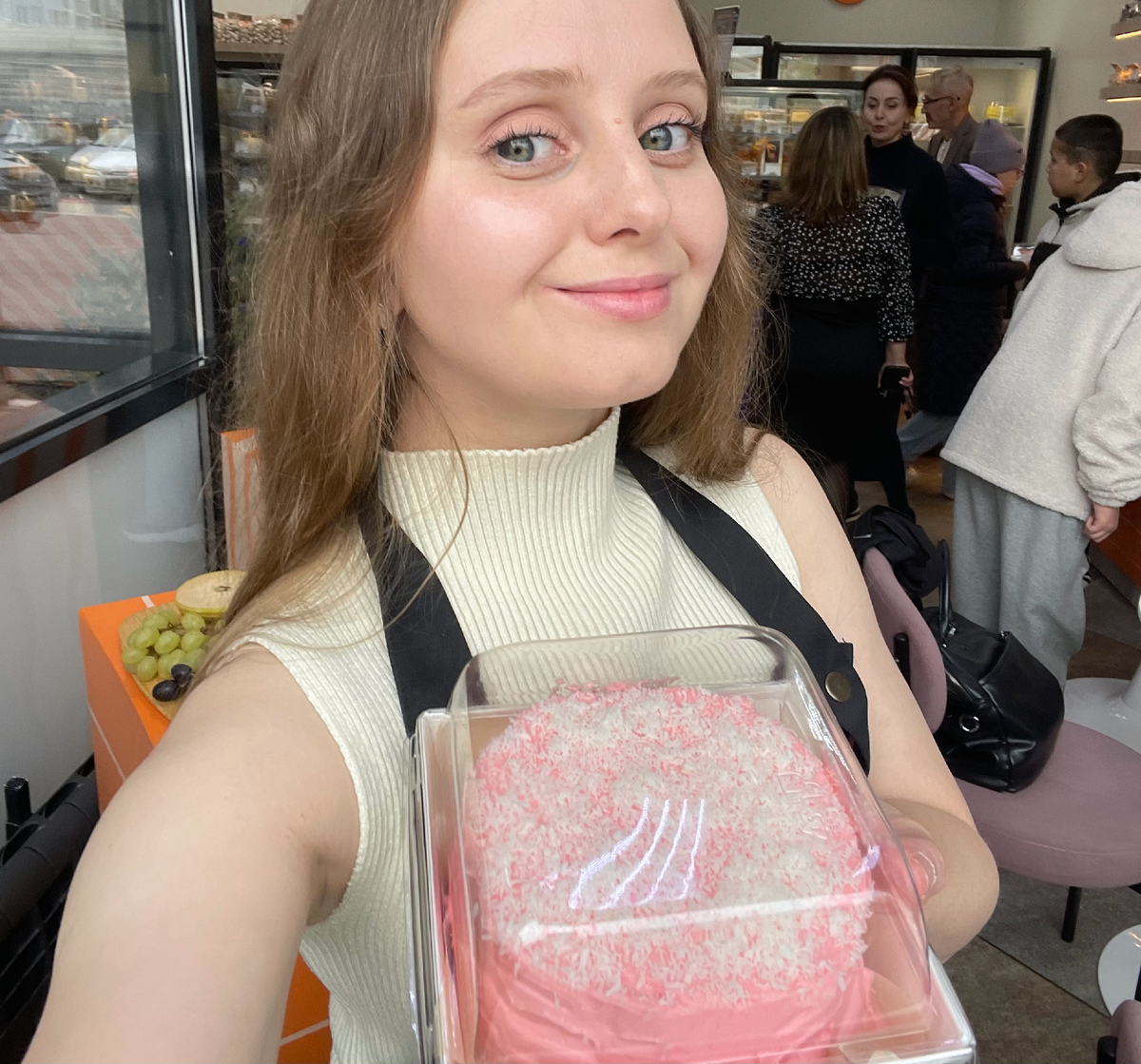 Сделала селфи после Масетр-класса по тортам. Вот такой милый бенто-торт получился.