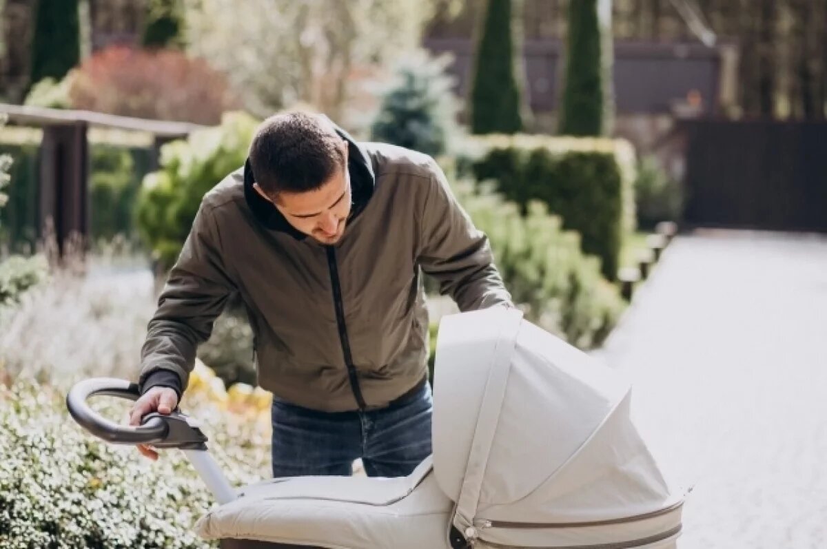    Более 1,4 тысячи воронежских отцов ушли в декретный отпуск