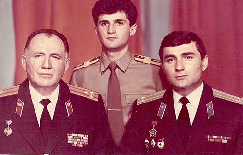    Василий Марзоев с сыновьями Станиславом и Аркадием. Фото: соцсети